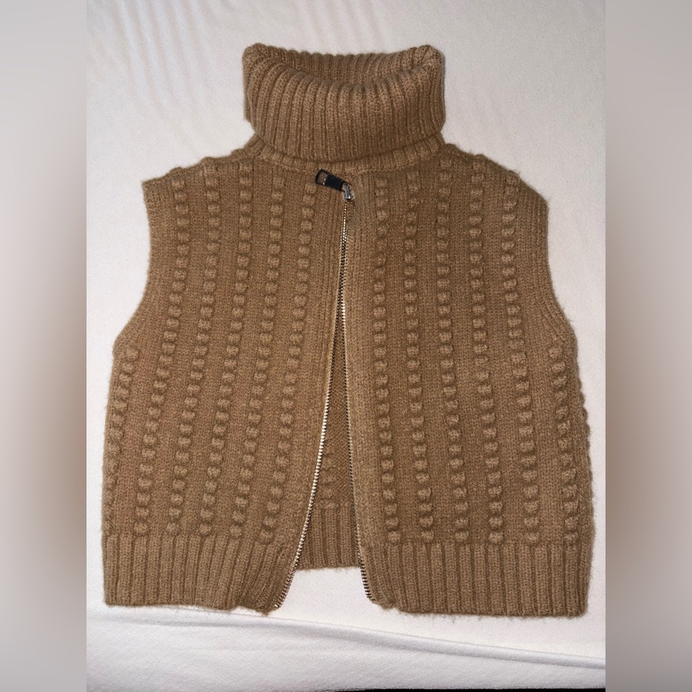 NWOT Cropped knit sweater - Picture 2 of 4